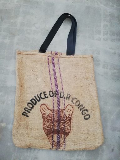 tote bag original en toile de jute avec motif léopard