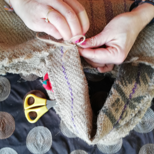 Sac à main en toile de jute recyclée avec finitions brodées main – Image 2